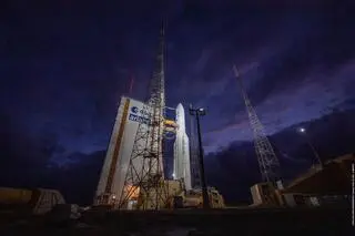 Rakieta Ariane 5 na kilkanaście godzin przed startem misji JUICE