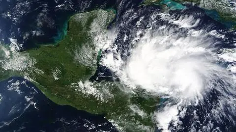 Zdjęcie satelitarne huraganu Lisa