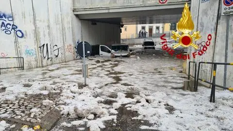 Auta w wodzie po ulewie, interweniowali nurkowie