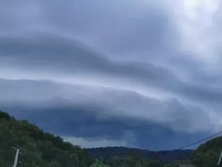 Chmury burzowe nad Harbutowicami (woj. małopolskie), 17.08.23
