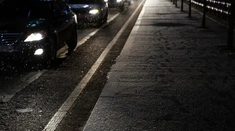 Szklanka na drogach. Duża część kraju objęta alertami 