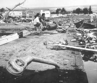 Zniszczenia wywołane na Hawajach przez tsunami w 1960 roku