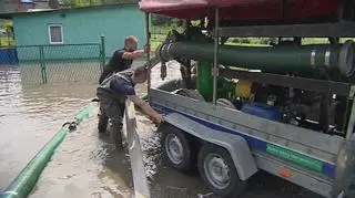 Ulewa w Brzeszczach zalała domy i ulice
