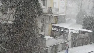 Powrót zimy, pada śnieg