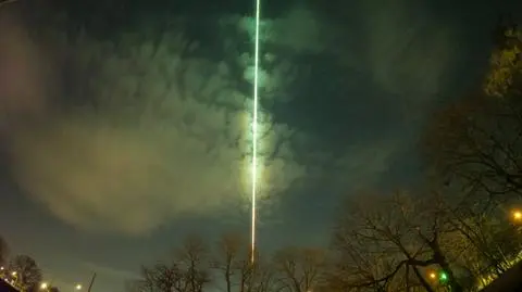 Bolid rozświetlił nocne niebo na zielono. Wykryto go zaledwie kilka godzin przed wejściem w atmosferę 