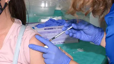Rada Medyczna rekomenduje trzecią dawkę szczepionki dla osób powyżej 18. roku życia