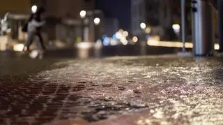 W nocy lód skuje drogi. IMGW ostrzega