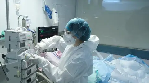Pfizer rozpoczął testy doustnego leku przeciw COVID-19