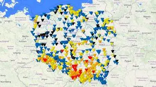 Czerwony - stan alarmowy, pomarańczowy - stan ostrzegawczy, żółty - strefa stanów wysokich, niebieski - strefa stanów średnich, czarny - strefa stanów niskich.