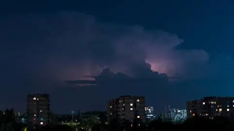 Piorun uderzył w dom, wybuchł pożar. Jedna osoba została ranna