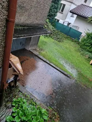 Zalania i połamane drzewa w Ustroniu