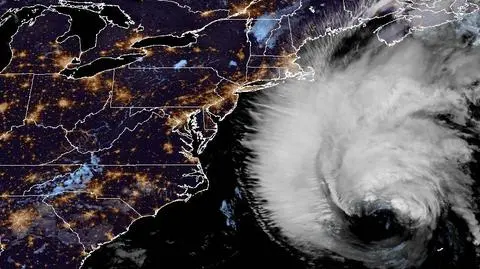 Zbliża się huragan. Służby ostrzegają przed powodziami