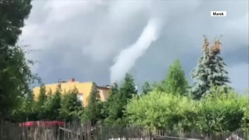 W miejscowości Żórawina zauważono zalążki powstającej trąby powietrznej