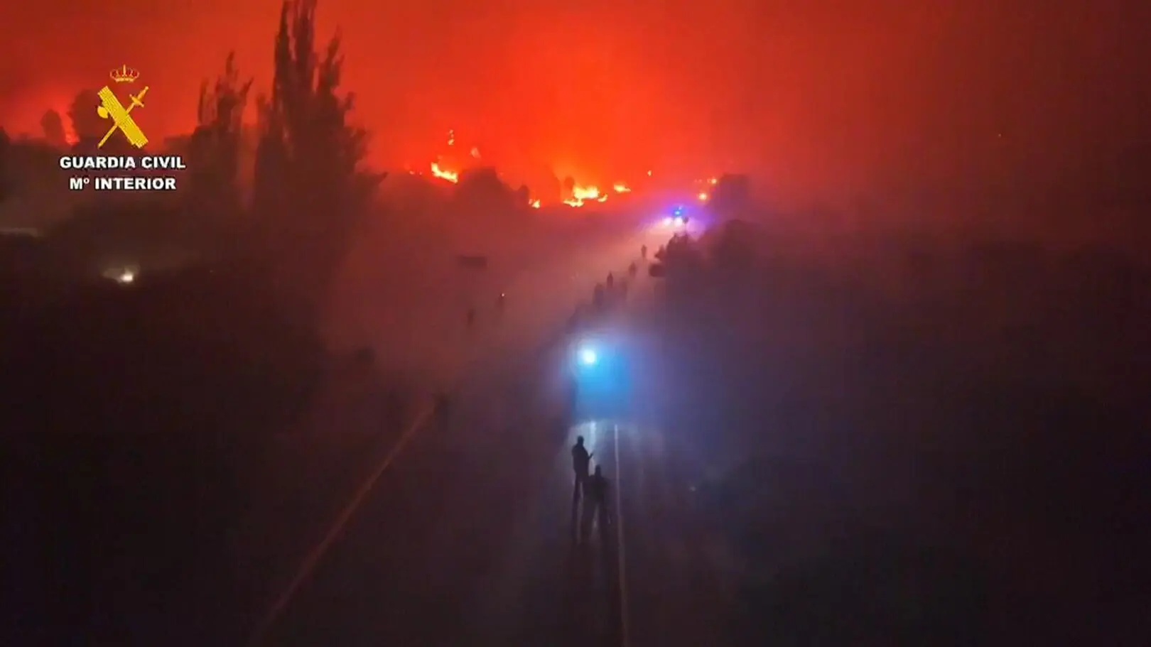Hiszpania. Ogień błyskawicznie wdarł się na drogę. Nagranie
