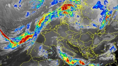 Katania sprząta po gwałtownej powodzi. "Intensywne opady mogą powrócić"