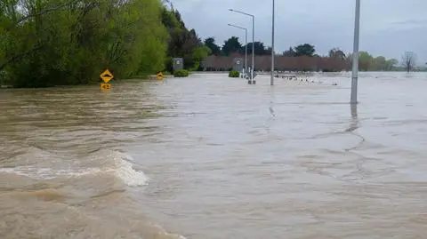 Powódź w popularnym kurorcie. Ewakuowani, zamknięte drogi