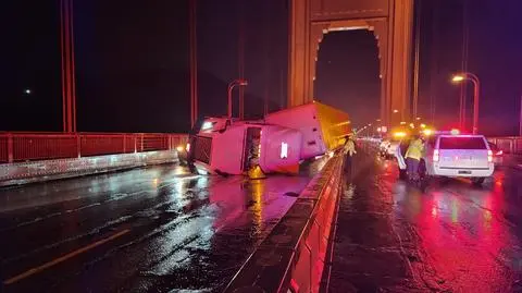 "Koszmar komunikacyjny" na moście Golden Gate. Wiatr przewrócił ciężarówkę