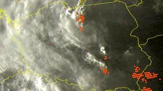 Wyładowania atmosferyczne nad Polską we wtorek, godz. 19.25