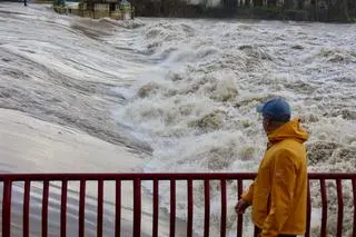 Wysoki poziom rzeki Ebro w mieście Logroño