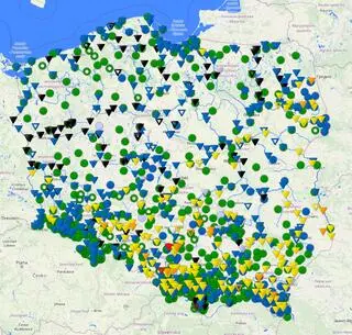 Czerwonym kolorem oznaczono przekroczone stany alarmowe, a pomarańczowym kolorem oznaczono stany ostrzegawcze.