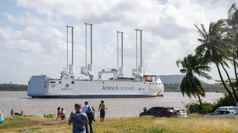 Statek Canopée z rakietą Ariane 6 na pokładzie