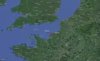 Trasa upadku asteroidy 2023 CX1, jednego z nielicznych małych ciał niebieskich, które udało nam się wykryć przed uderzeniem. To za jego sprawą 13 lutego 2023 nad Europą Zachodnią widoczna była kula ognia