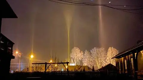 Słupy świetlne nad Jurgowem (woj. małopolskie)