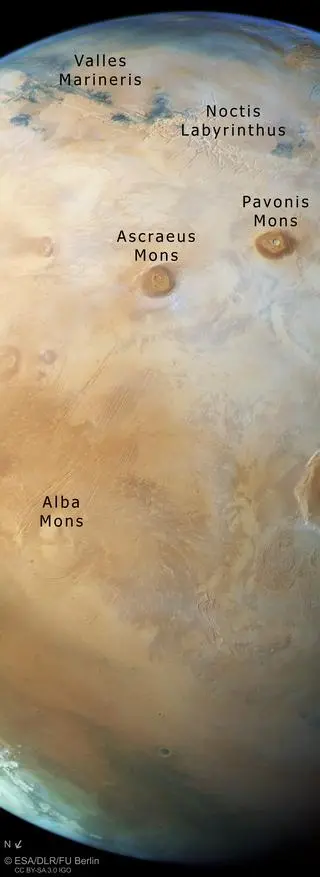 Gdzie leży Valles Marineris? (kierunek północny jest oznaczony strzałką)