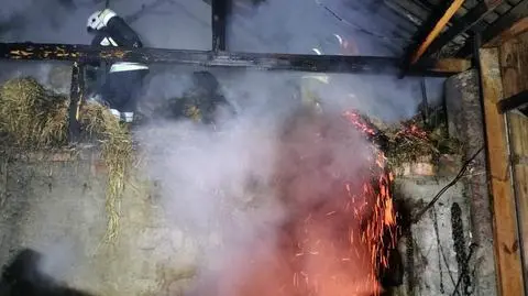 Pożar stodoły od uderzenia pioruna w powiecie jasielskim