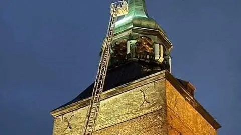 Porywisty wiatr przechylił iglicę kościoła na Pomorzu Zachodnim