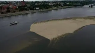 Niski poziom wody w Wiśle w Toruniu