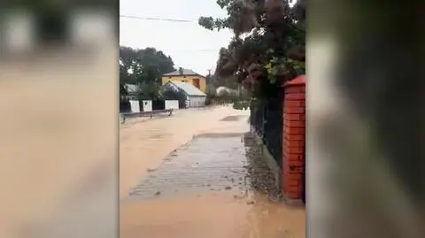 Ulewy i burze zamieniły ulice w rwące potoki