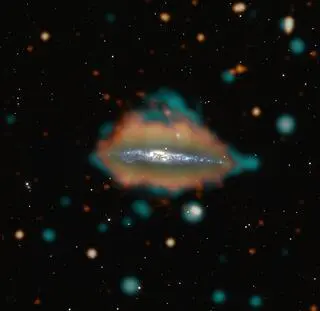 Galaktyka Wieloryba (NGC 4631) w gwiazdozbiorze Psów Gończych