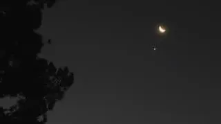 Piękna koniunkcja Księżyca z planetą Wenus o wschodzie słońca w Ustce - Zdjęcia 09.11.2023r