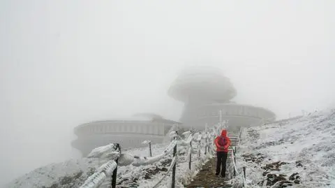 Strasznie zimno na Śnieżce. Temperatura odczuwalna to minus 35,55 stopnia
