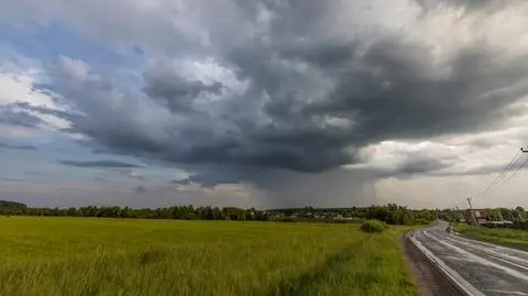 Niedziela z burzami w części kraju. IMGW ostrzega