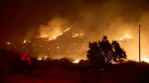 Ogień szaleje na północ od Los Angeles