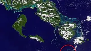 Erupcja wulkanu Kavachi na zdjęciu satelitarnym z 14 maja