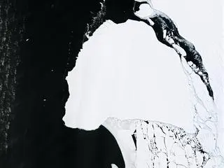 Góra lodowa A-81. Zdjęcie z 25 stycznia 2023. Zbliżenie