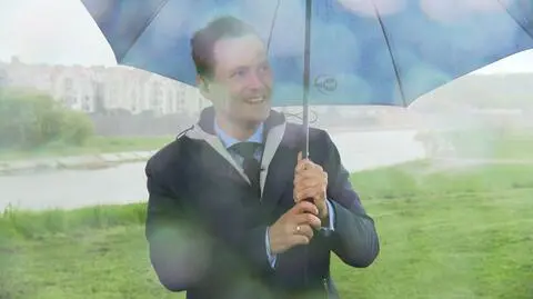 Na reportera TVN24 spadła krupa śnieżna
