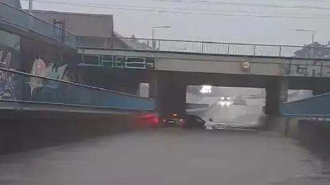 Auta spływały ulicami, miasto pokryła płachta gradu