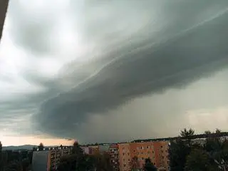 Chmury burzowe nad Nowym Targiem (woj. małopolskie), 17.08.23