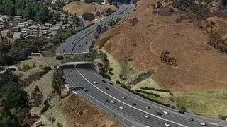 Przejście dla dzikich zwierząt nad autostradą w pobliżu Los Angeles - wizualizacja