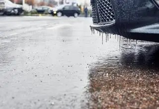 Trudne warunki na drogach. IMGW ostrzega