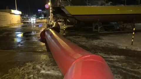Sztorm na Bałtyku, w Gdyni cofka. Alarmy hydrologiczne najwyższego stopnia