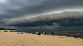 Wał szkwałowy widziany z Międzyzdrojów