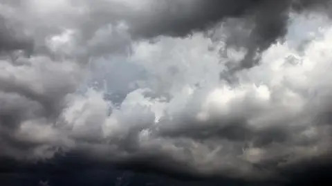 Chłodne fronty nad Polską. Może zagrzmieć