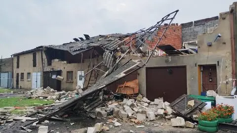Zerwane dachy we wsi Bógwidze