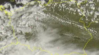 Wyładowania atmosferyczne w Polsce w niedzielę, godz. 16