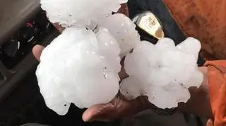 Grad wielkości grejpfrutów w Australii